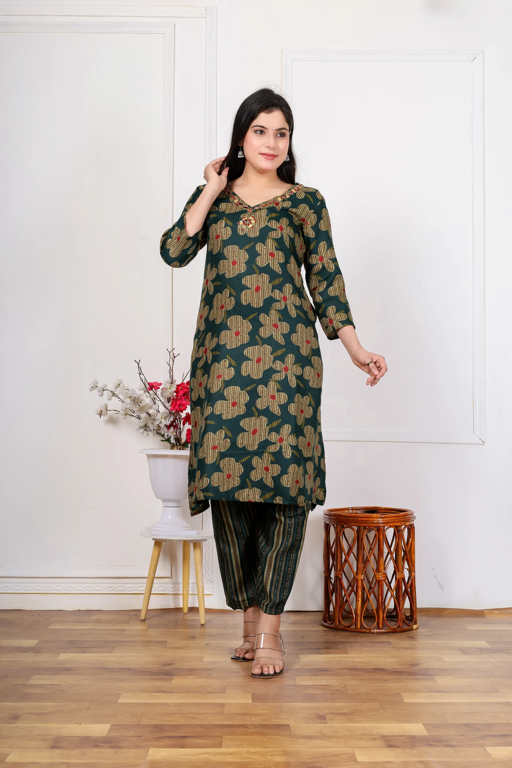 Luxurious Green flowery Kurta - Image 4